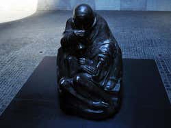 Neue Wache, sculpture