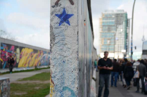 Berlin Wall: Greatest Escapes Adventure Quest